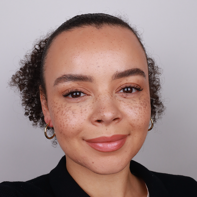 Essential Huggie Hoops Gold